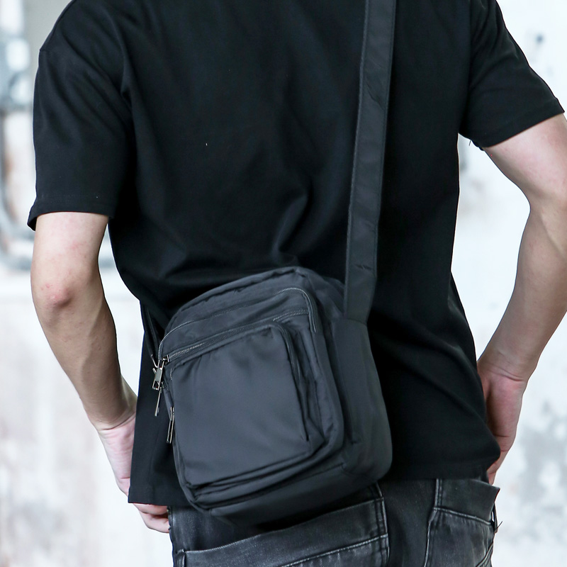 轻便防水男士斜挎包多口袋休闲包