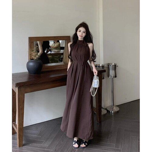 高级感女神范法式挂脖连衣裙女装