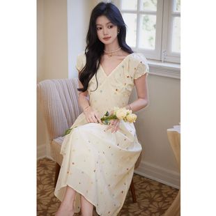 微胖MM茶歇法式 气质收腰高级感漂亮裙子 V领碎花连衣裙女夏季 款