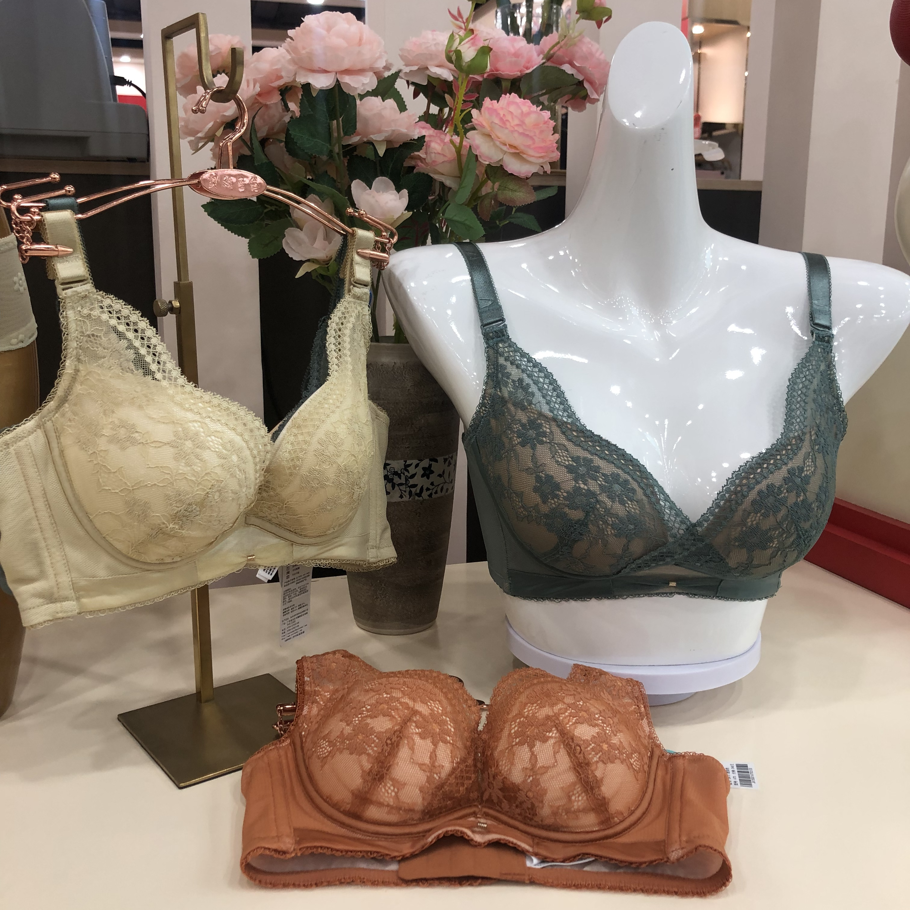 女士小胸聚拢无钢圈蕾丝文胸