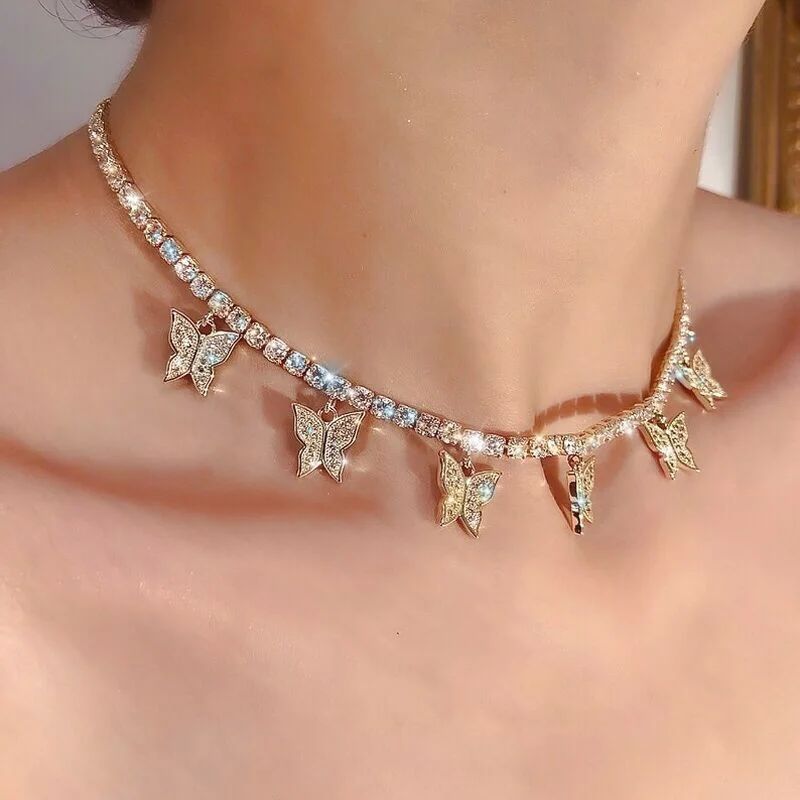 Crystal Butterfly Pendants Women Chokers Personality Gold Co - 实物图