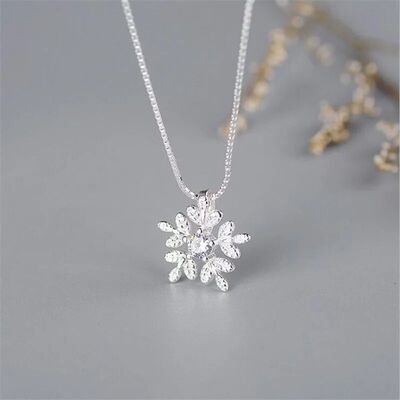 Beautiful Fashion Jewelry Personality Snowflake Crystal Flow