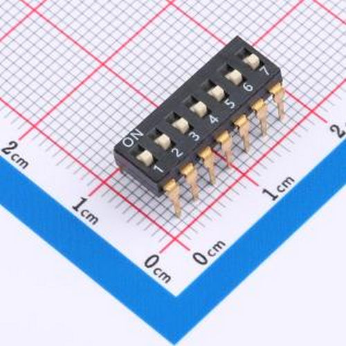 DSIC-C-07 拨码开关直插式 2.54mm间距,宽脚 7PIN/位 高推 黑色