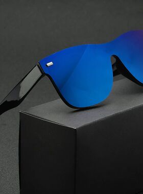 New Women Sunglasses Fashionable Square Plastic Sun Glasses