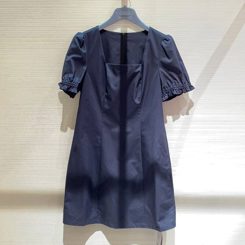 年阿玛施新特官网2021夏新款高腰百搭女装方领棉纯色短袖连衣裙