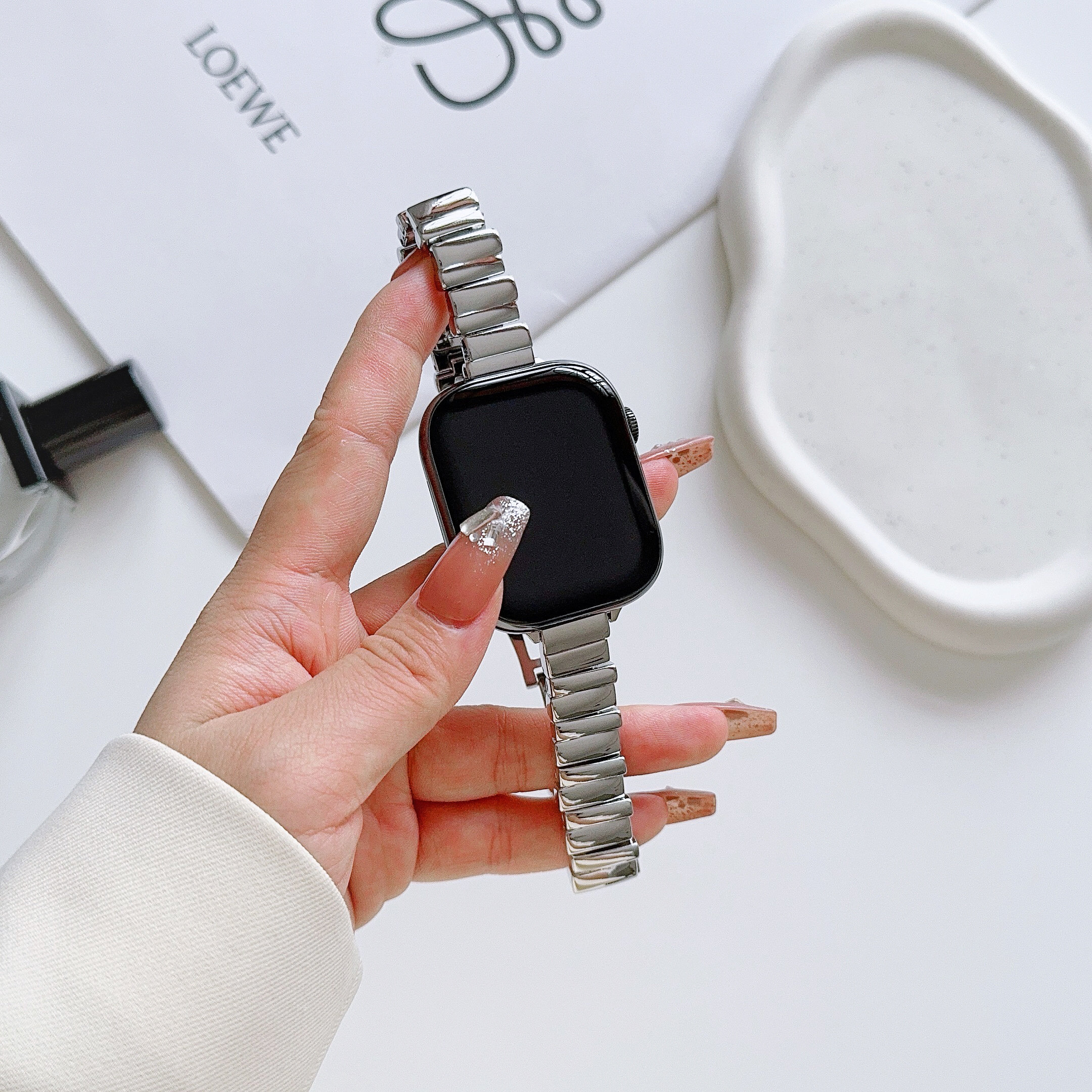 华强北不规则金属表带小众女学生苹果applewatch手腕细款s9876e