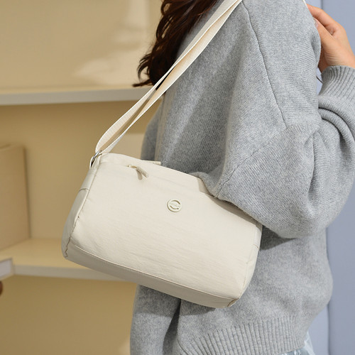 极简波士顿包女轻便大容量斜挎