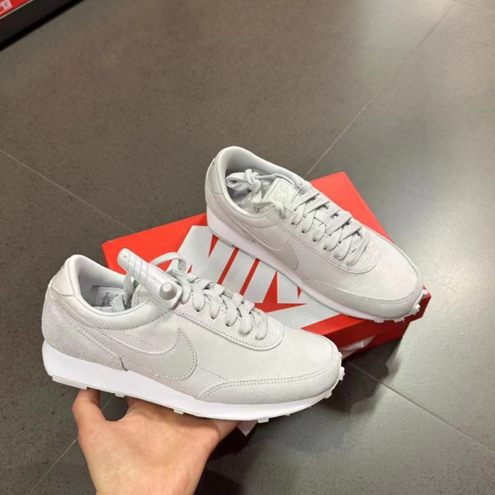 【瑕疵/断码清仓】耐克女子DBREAK耐磨复古华夫鞋低帮运动休闲鞋