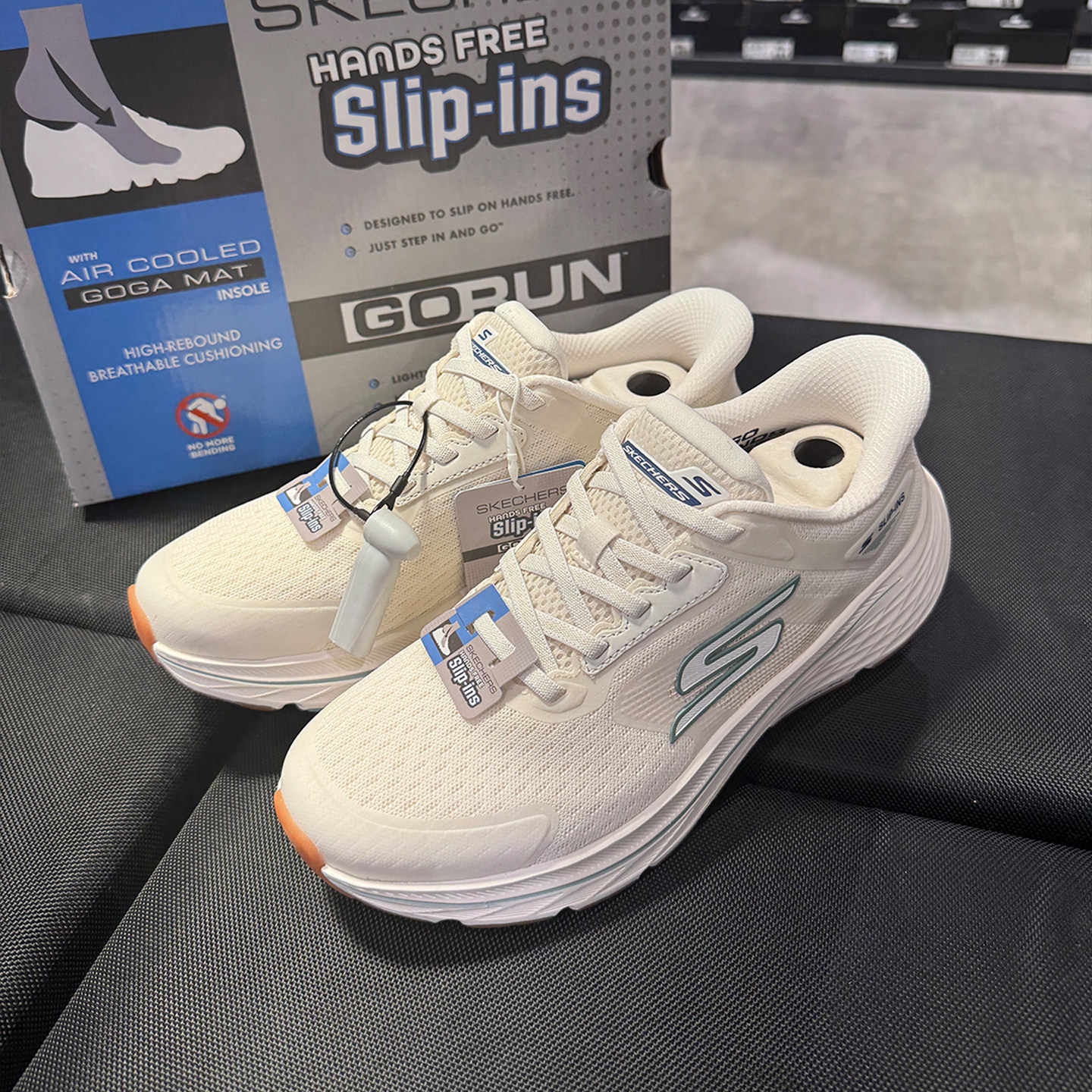 Skechers斯凯奇女子轻盈透气简约百搭舒适网面休闲运动鞋 129050