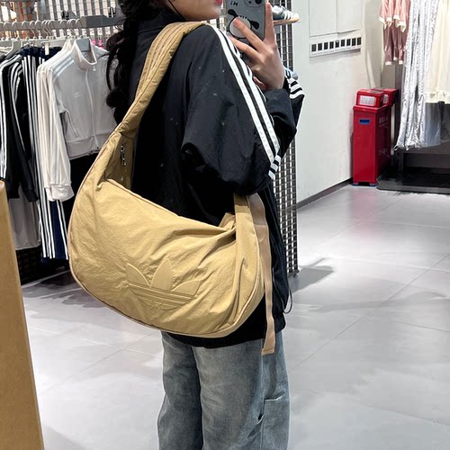adidas阿迪达斯三叶草运动风斜挎包女腋下包可调节单肩包JX4075