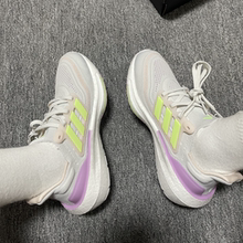 ADIDAS阿迪达斯ULTRABOOST LIGHT女鞋运动跑鞋训练跑步鞋 IE3337