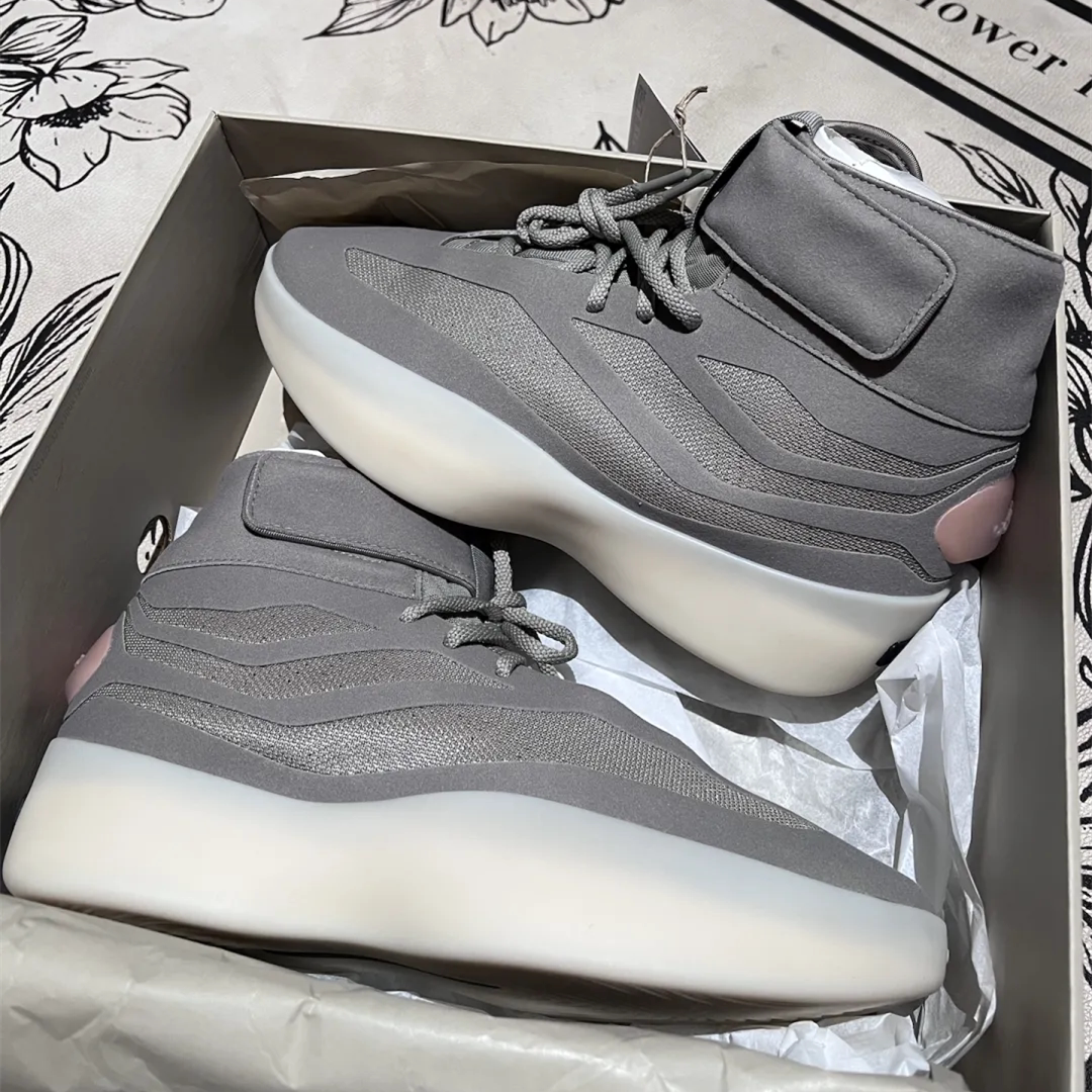 Adidas阿迪达斯男子2026新款运动训练经典高帮耐磨篮球鞋 JQ8483