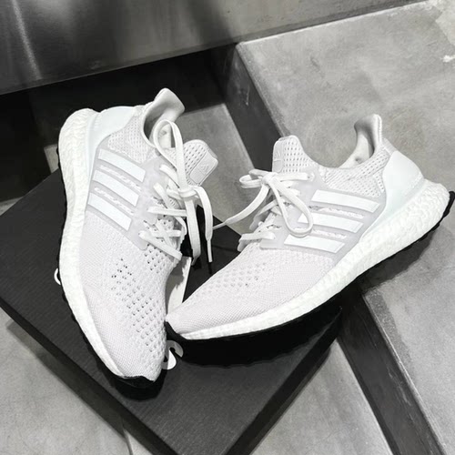 阿迪达斯Ultra Boost男子运动训练透气减缓震跑步鞋 HQ4201 4202