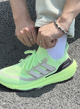 阿迪达斯Ultraboost Light 经典UB男子减震防滑耐磨跑鞋 IE3333