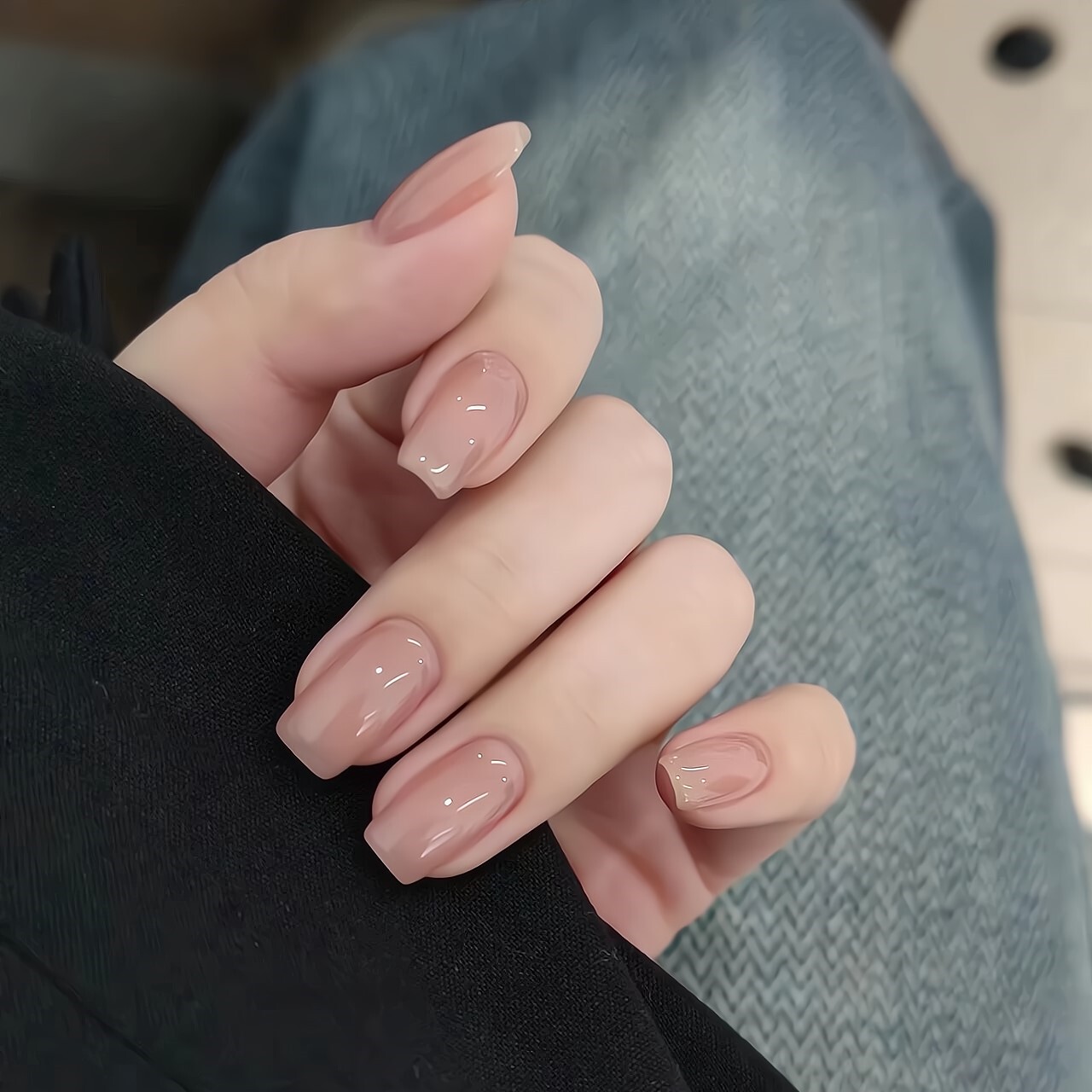 简约风冰透裸色短款美甲