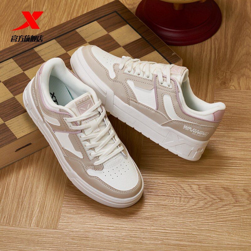 特步女鞋休闲鞋秋季轻便平底系带运动鞋学生板鞋女百搭透气鞋子