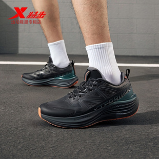特步男鞋跑鞋2025冬季新款官方正品皮面保暖运动休闲鞋减震运动鞋