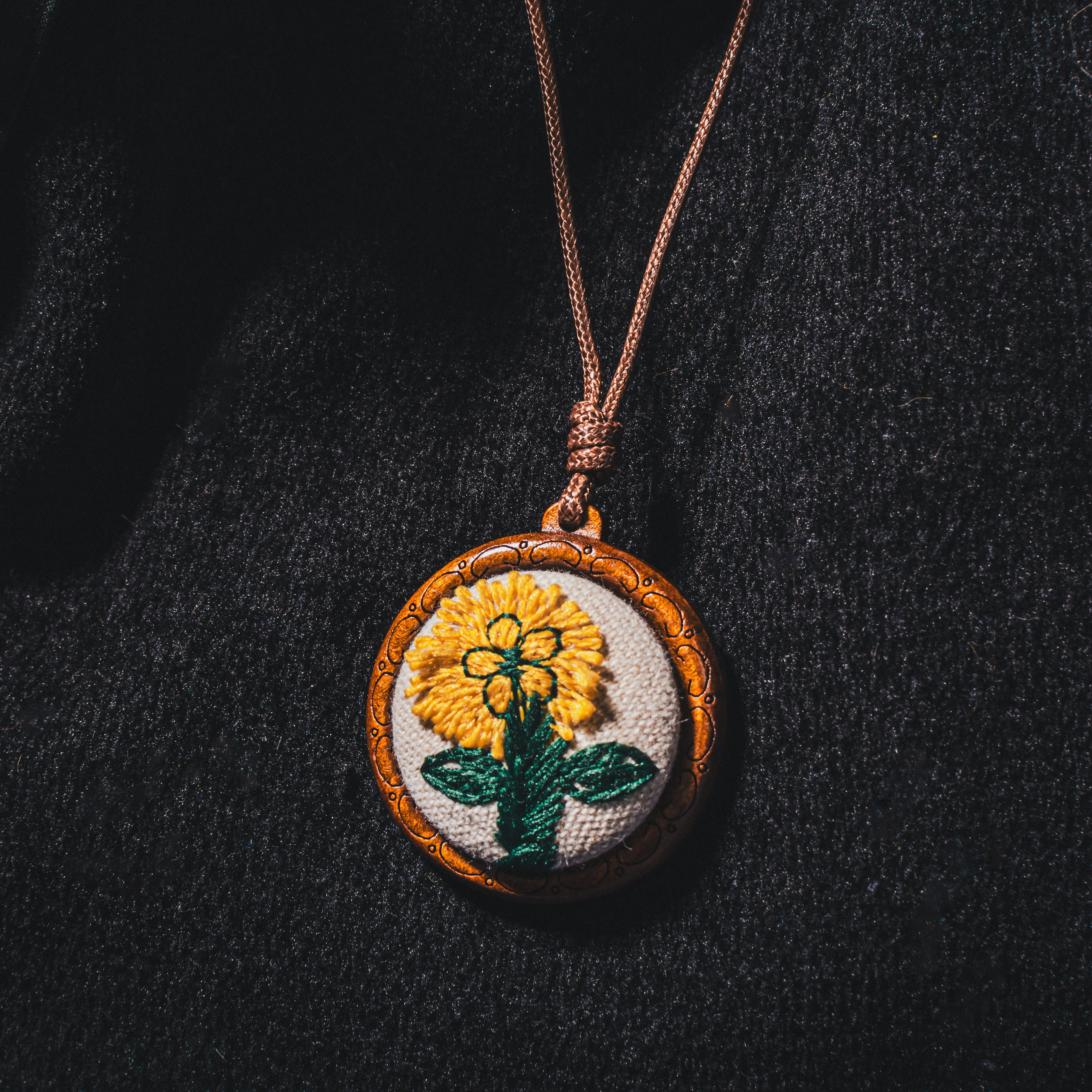 可爱手作木雕花项链吊坠