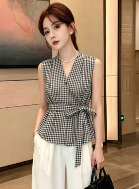 时尚气质V领黑白格纹无袖衬衫女士夏季新款洋派收腰系带马甲上衣