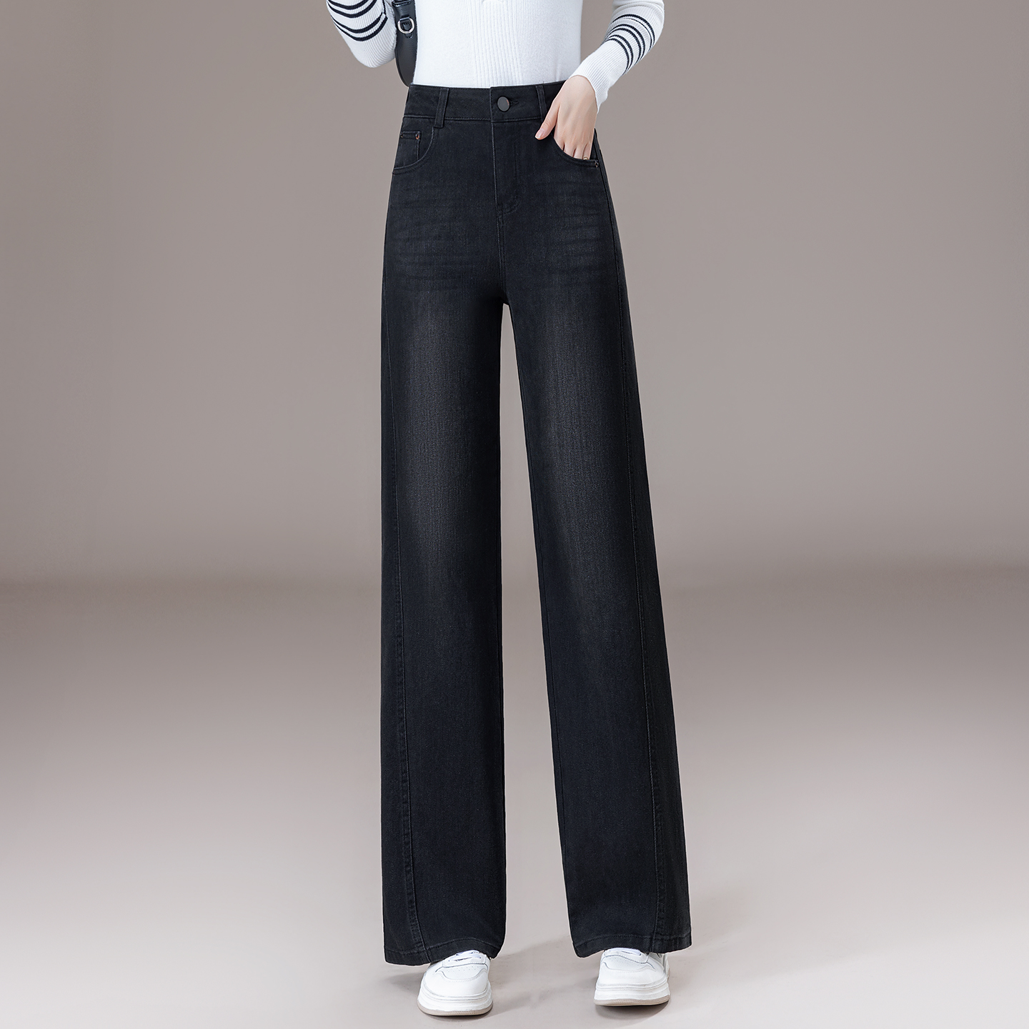 今年流行黑灰色软牛仔裤女秋冬季