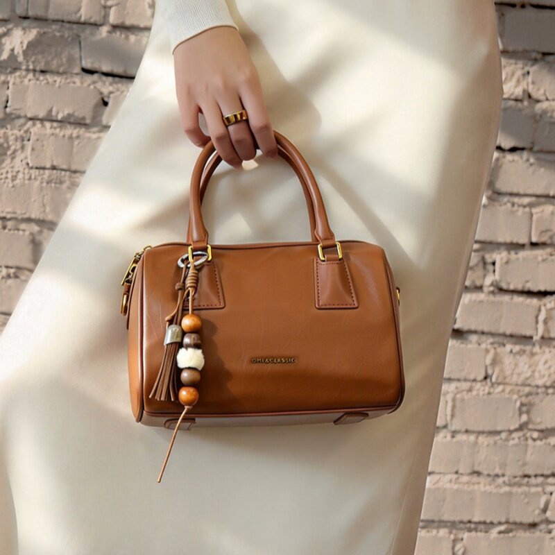 欧米OMI女包2026新款简约手提波士顿包复古百搭单肩斜挎保龄球包