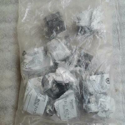 施耐德常闭按钮触点ZB2-BE102C全新带包装一包十个
