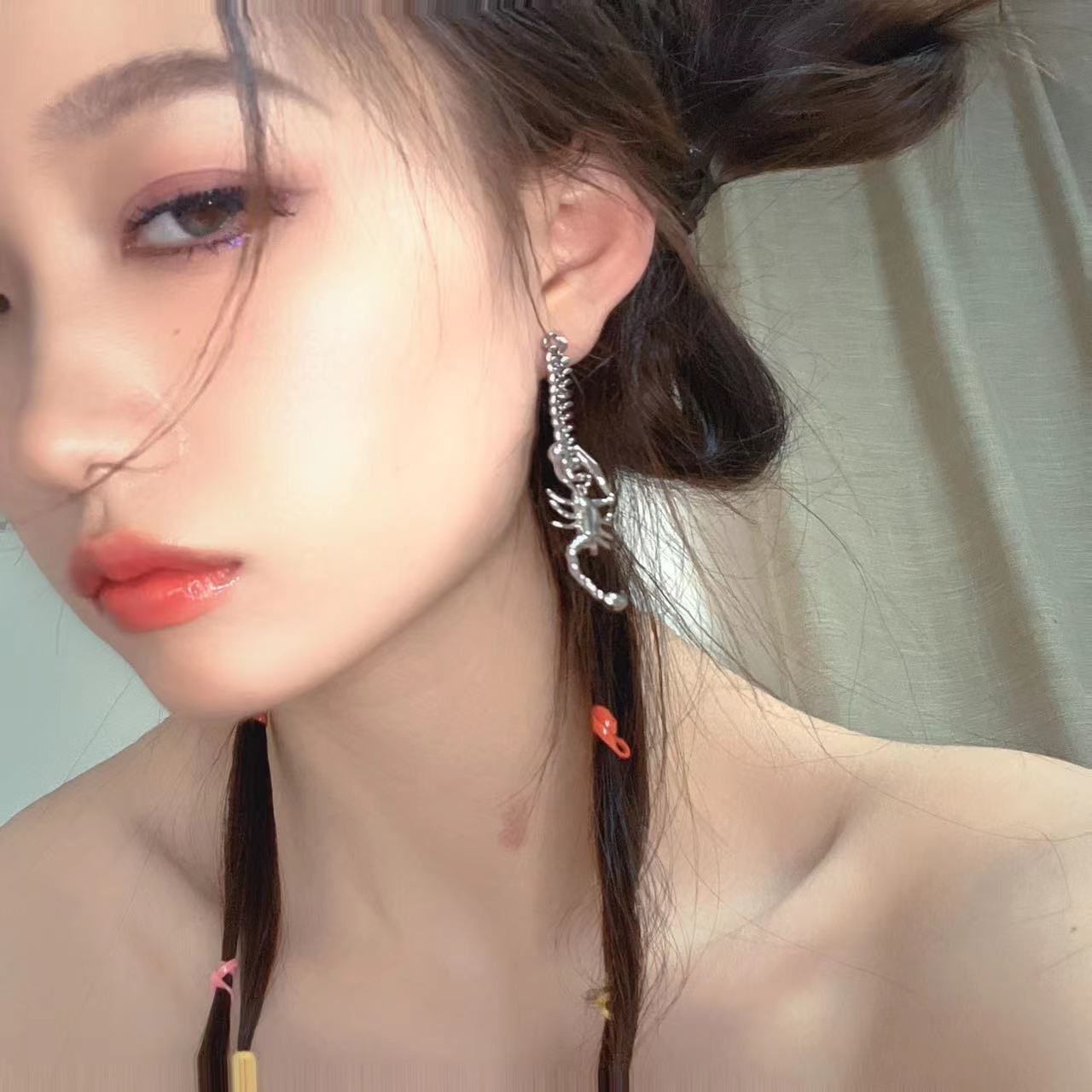 欧美钛钢不对称蝎子耳环嘻哈