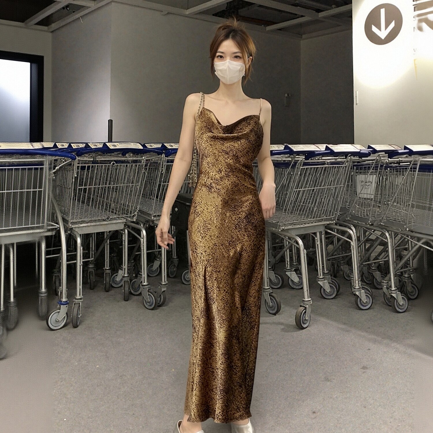 服装定制真丝斜裁荡领吊带连衣裙