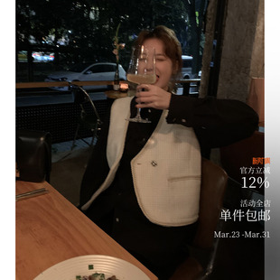 春天也去看海吧 叠穿加分氛围感盐系单品 香香美学一粒扣小马甲