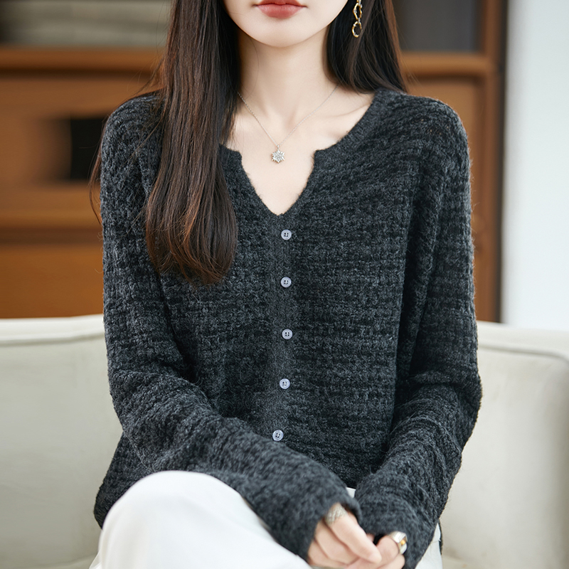 秋冬早秋V领针织打底衫女2025新款上衣洋气大码女装毛衣1201u