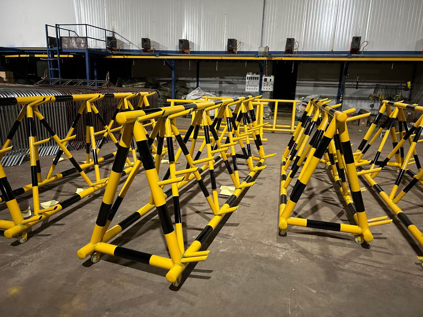 移动护栏路障学校幼儿园门口带刺防撞设施阻车安全隔离