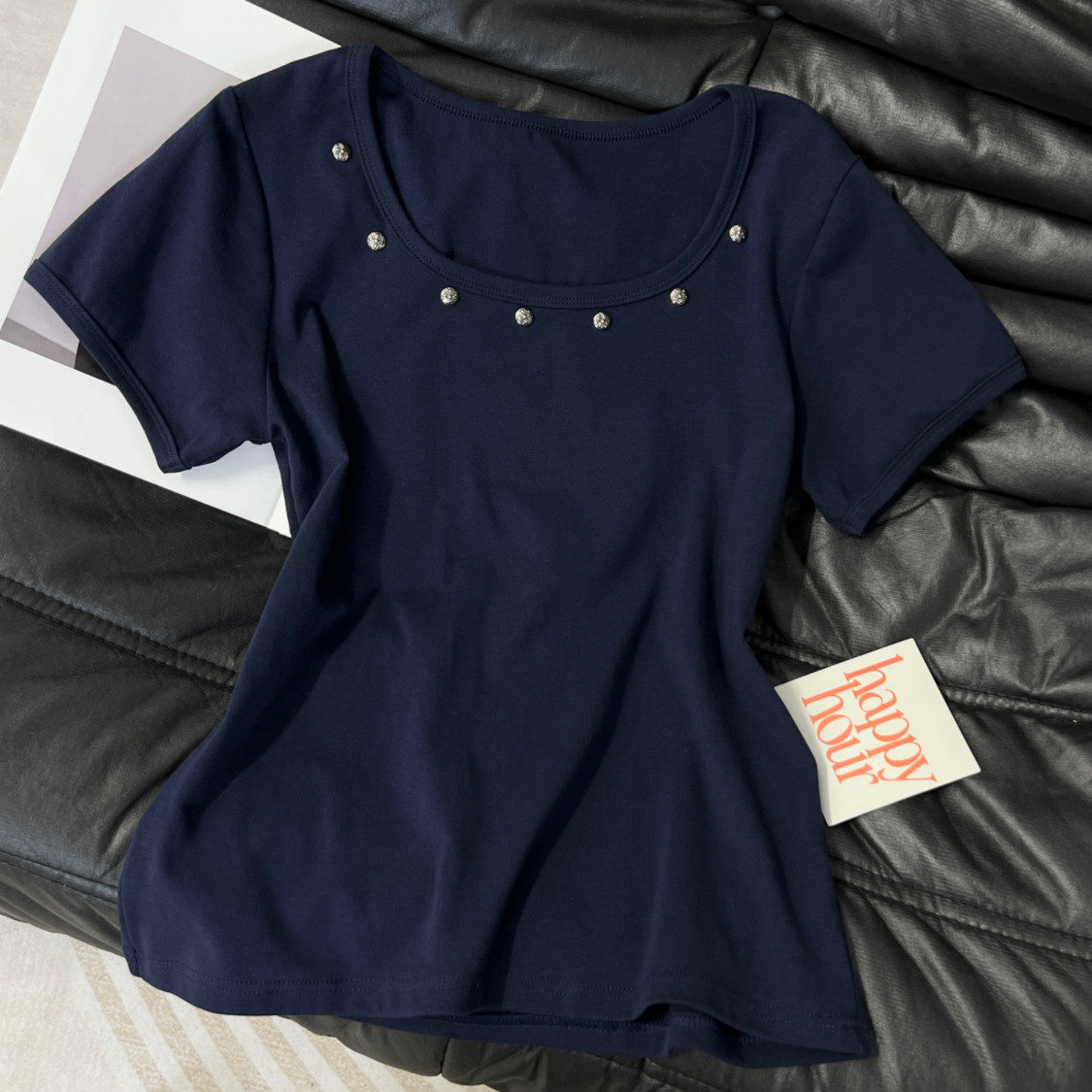 时尚大码230斤微胖mm修身休闲洋气短袖T恤女铆钉个性设计U领上衣