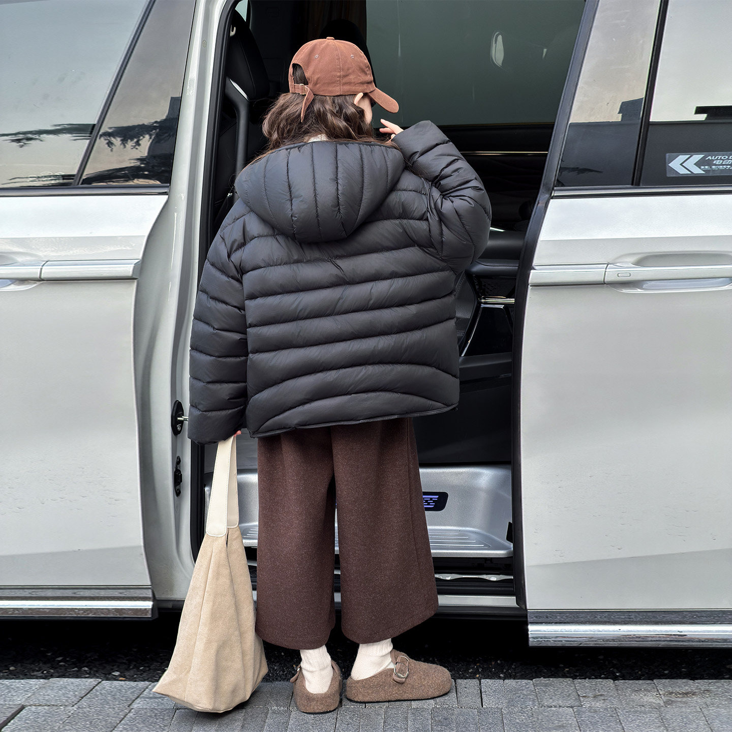 女童排骨轻薄棉服冬季2026新款棉袄连帽复古保暖棉衣短款学生外套