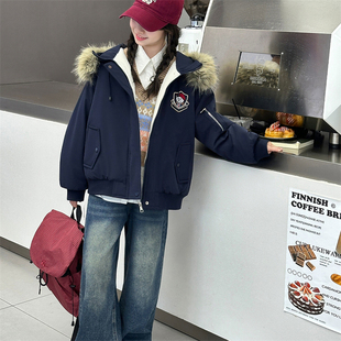 女童加绒外套2026年新款秋冬装中大童洋气时髦小熊贴标加厚派克服