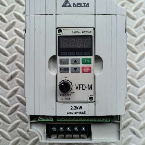 适用变频器V022M43B，2.2KW三相，功能完好无维议价
