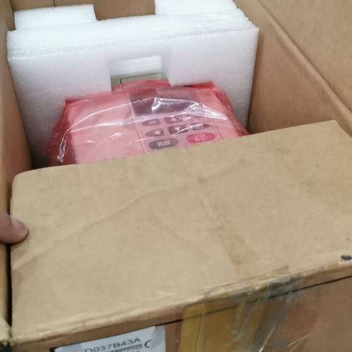 适用V037B43A变频器3.7KW冲新，实物照议价