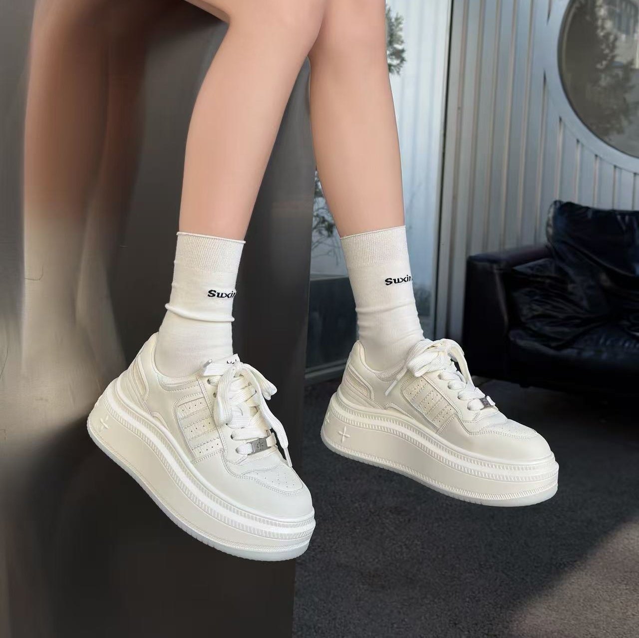 系带圆头运动鞋时尚厚底棉里小白鞋女百搭休闲板鞋轻便增高棉鞋垫