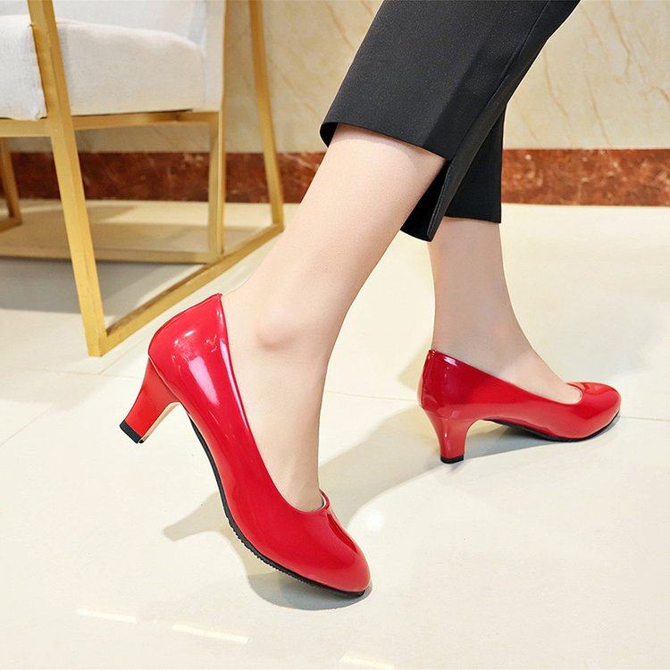 漆皮红色婚鞋圆头中跟5cm大码浅口工作鞋职业百搭学生气质高跟鞋