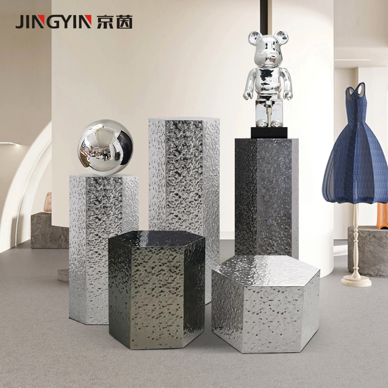 样板房家居简约现代不锈钢装饰品