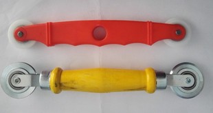 铝塑门窗胶条压轮安装工具 纱窗网压条密封胶条 木把滑轮塑料压轮