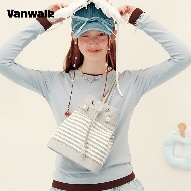 VANWALK/出走小众波点条纹水桶包