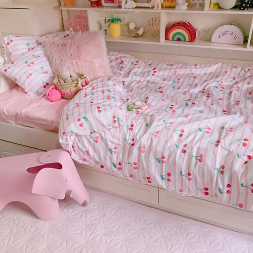 卡通可爱贡缎全棉绣花三件套