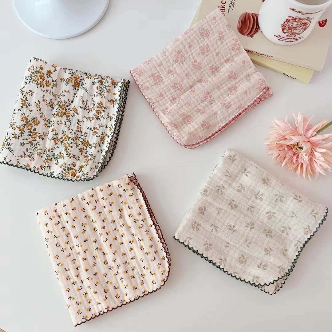 婴童手帕巾纯棉韩国进口印花纱布小方巾环保A类面巾婴儿口水巾