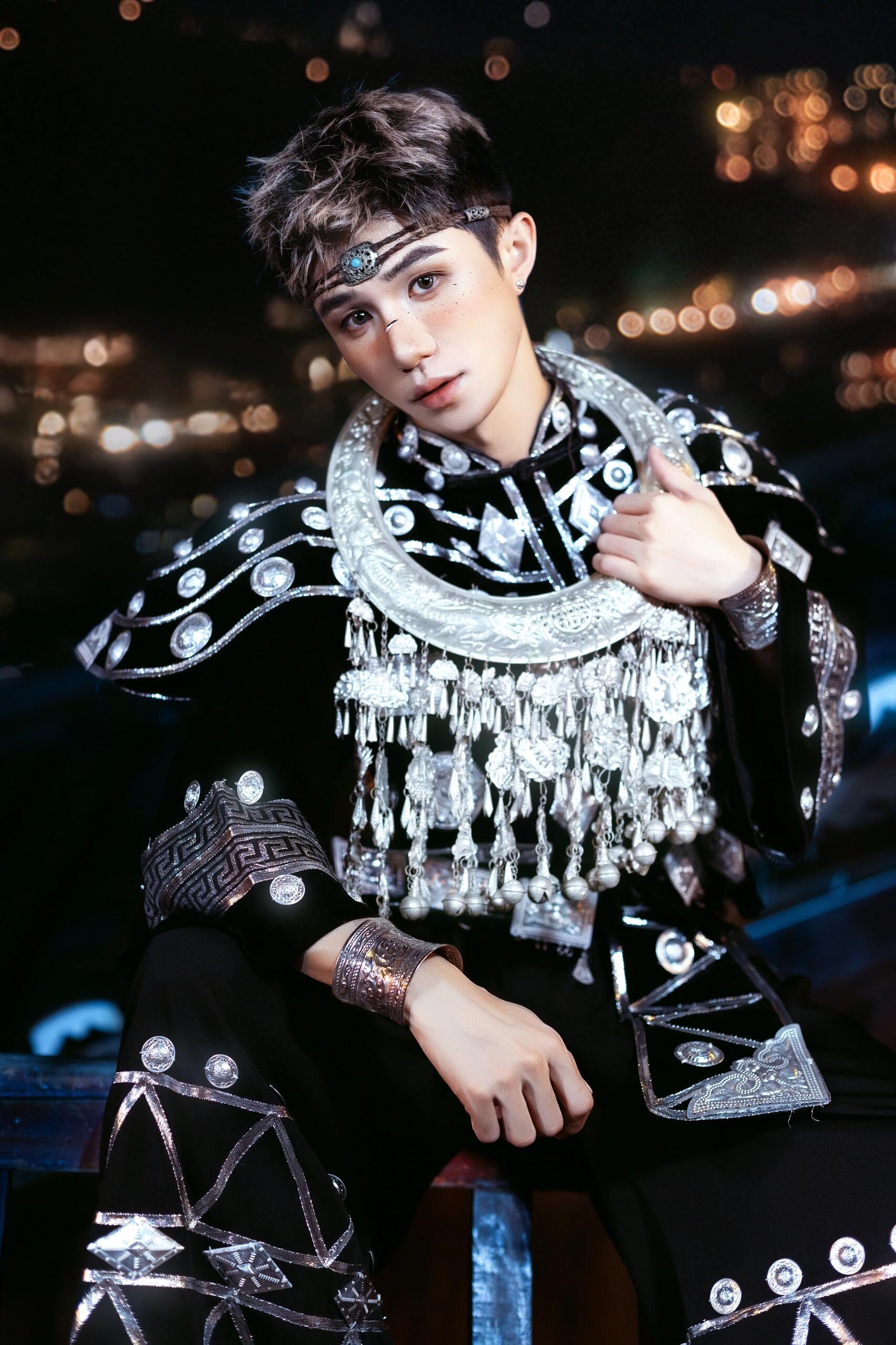 苗族服装男少数民族舞蹈男士苗族服装民族风土家族旅拍演出服装