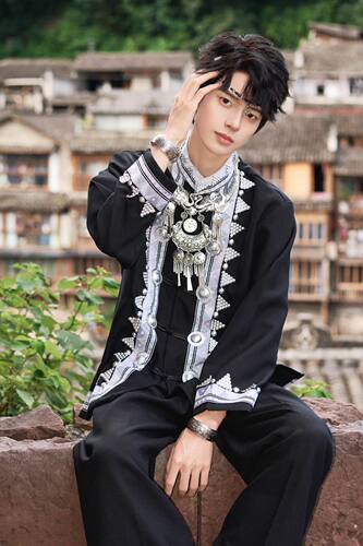 云南少数民族男装苗族服装土家族男贵州摄影写真旅拍演出服饰新款
