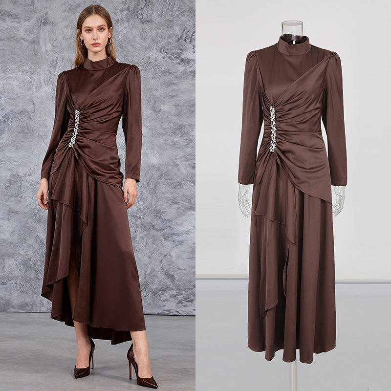 深棕缎面立领长袖优雅礼服2025冬季长裙钻饰荷叶边连衣裙常规袖