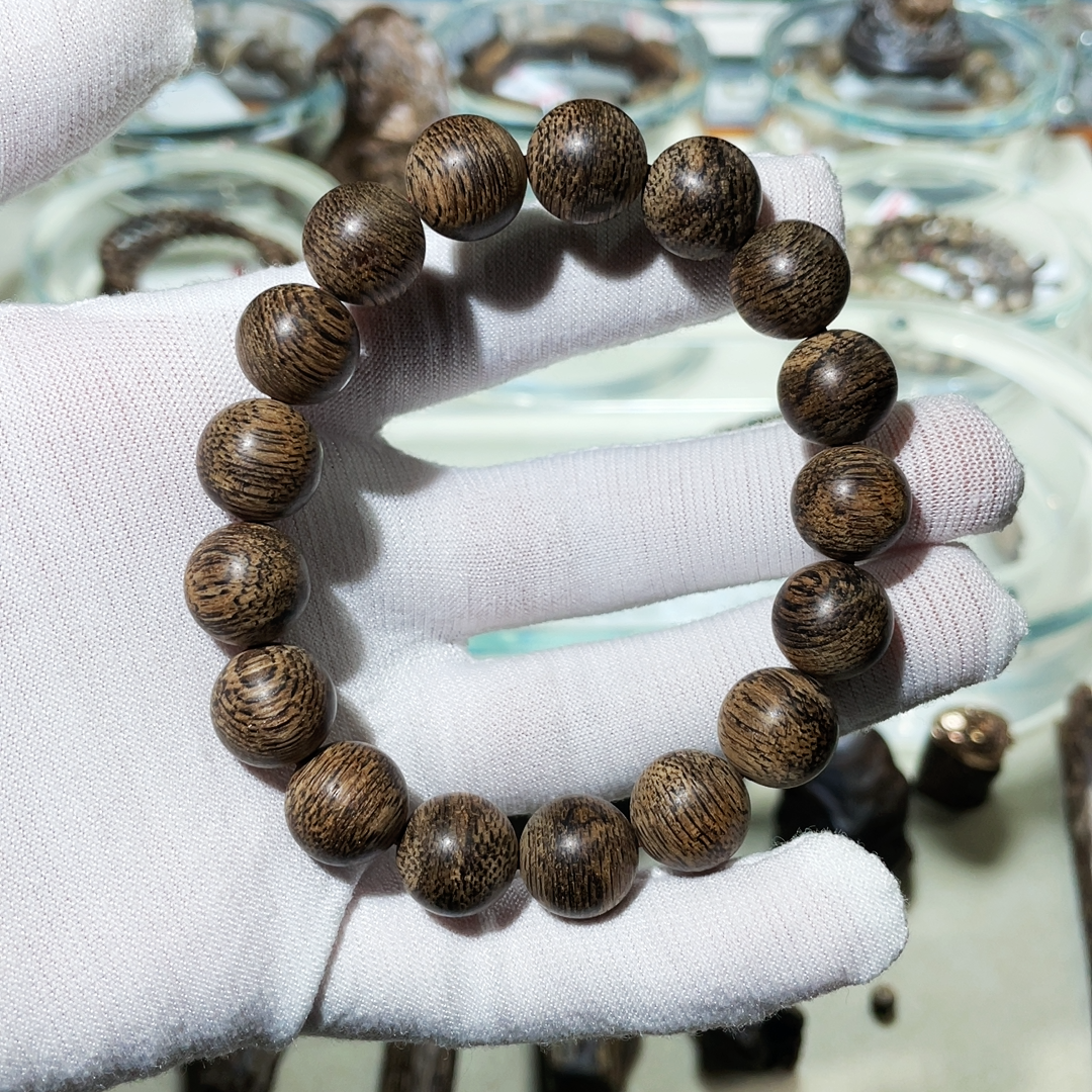 1.39分沉沉香手串文莱黑棋