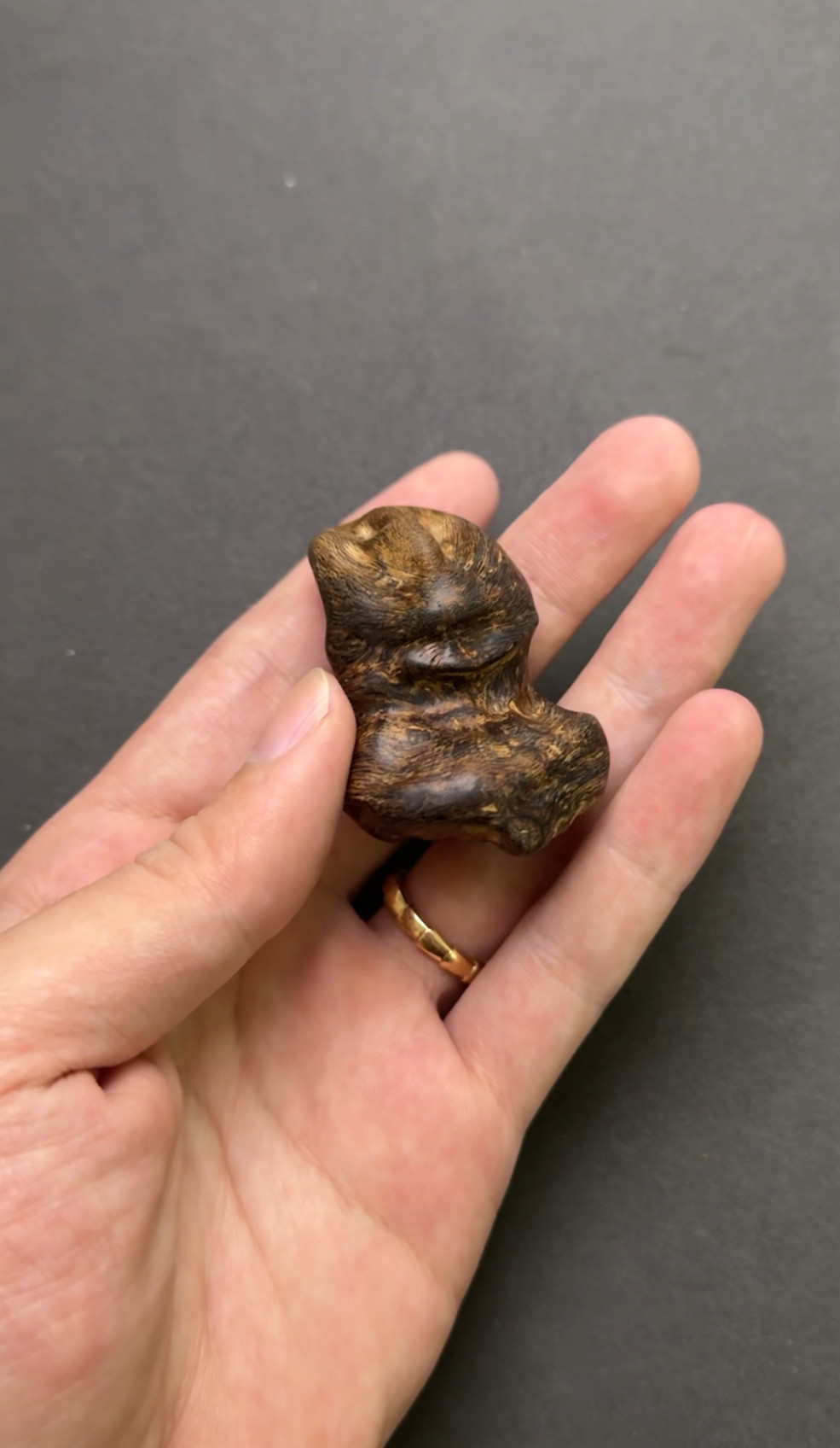 越南惠安沉香沉水级吊坠天然瘤疤随形随型留疤26克