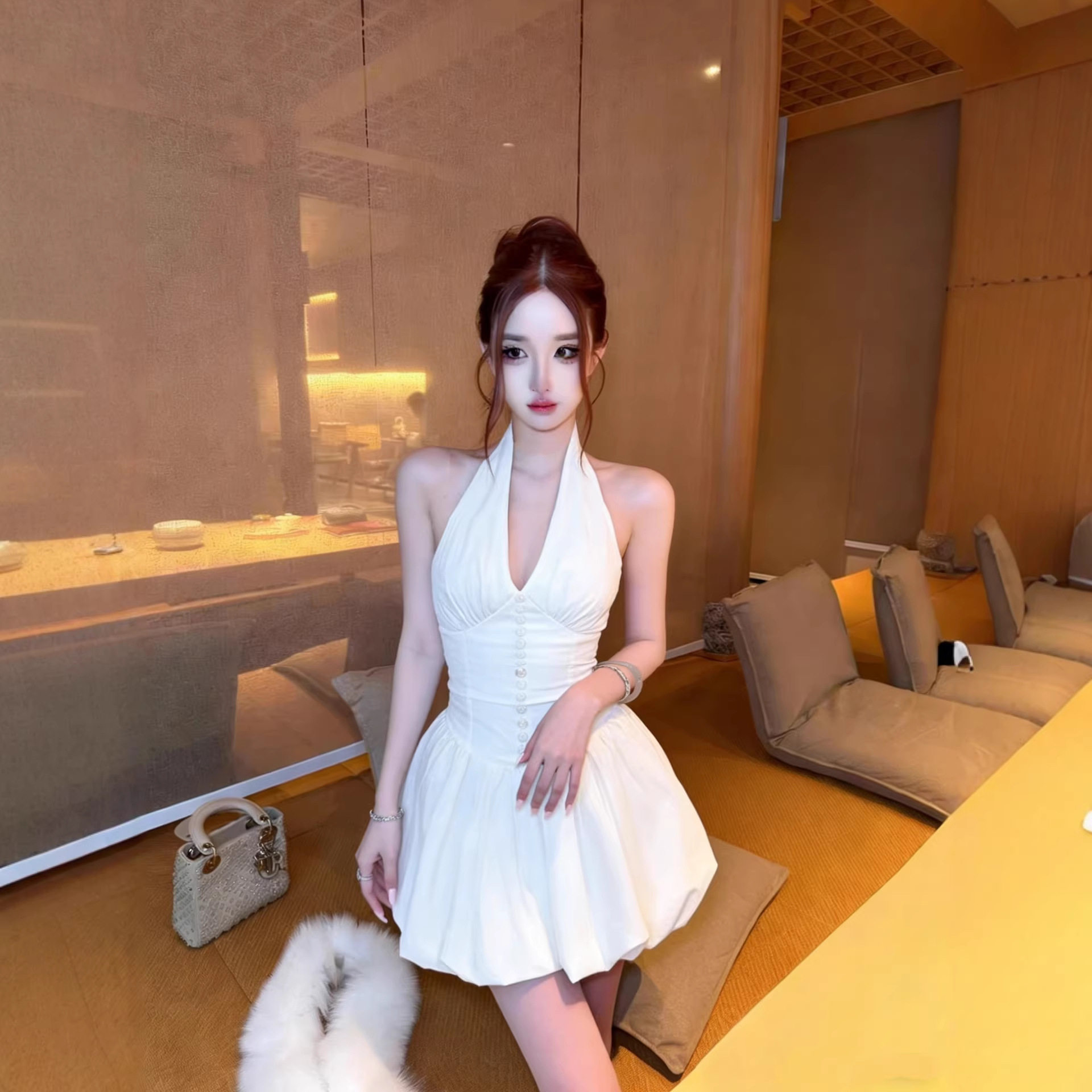 TZ7574法式V领高级感挂脖连衣裙女夏纯欲性感小众收腰花苞短裙子