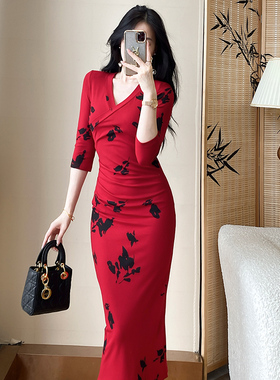 红色连衣裙秋装2024新款女轻熟风气质女神范修身显瘦长袖包臀裙子